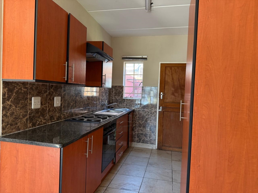 2 Bedroom Property for Sale in Waterval East North West